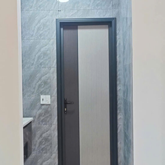Cửa Nhôm Tổ Ong bản cánh nhỏ, màu vân gỗ bạch dương, vân gỗ sồi đậm